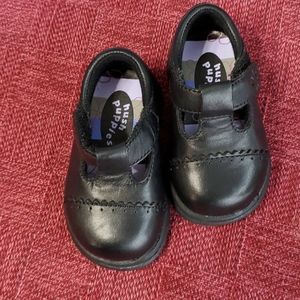 Toddler girl black leather hush puppies shoes.